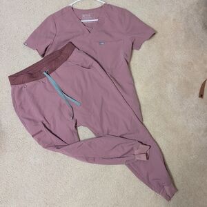 FIGS Mauve Scrub Set (Medium)